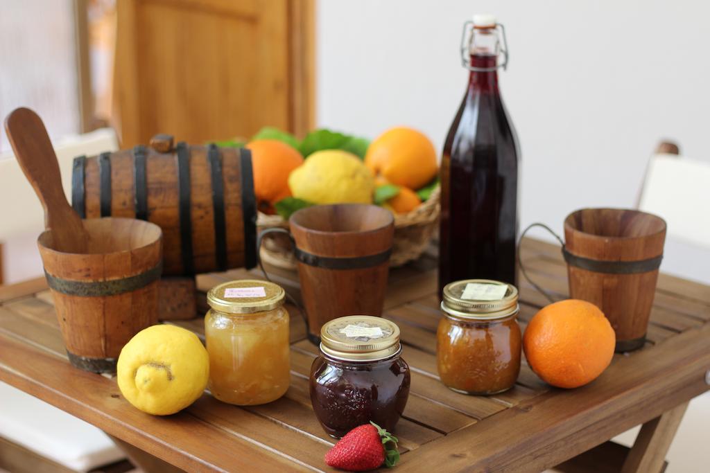 לינה וארוחת בוקר קוורטוצ'ו Fiori E Limoni מראה חיצוני תמונה