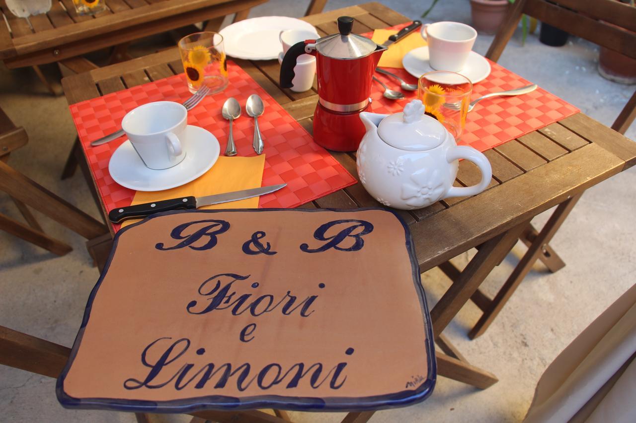 לינה וארוחת בוקר קוורטוצ'ו Fiori E Limoni מראה חיצוני תמונה